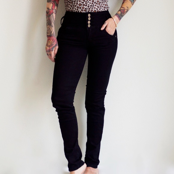 The ultimate stretch tushy jeans in black - Picture 4 of 8